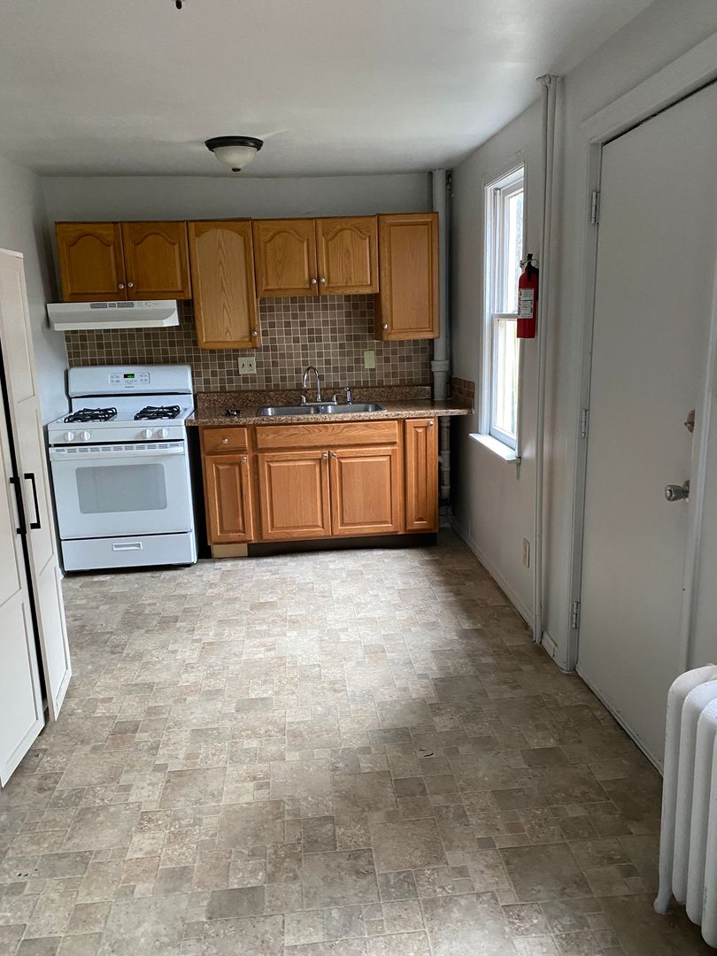 Lancaster House: 511 Howard Ave