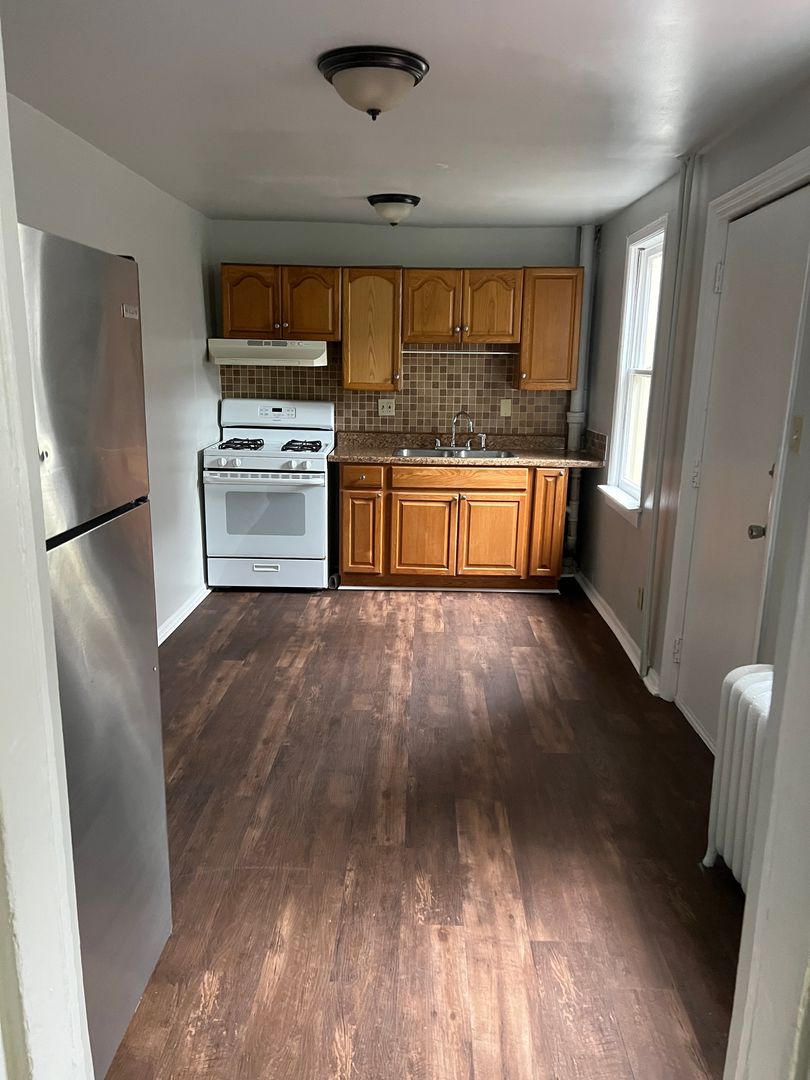 Lancaster House: 511 Howard Ave