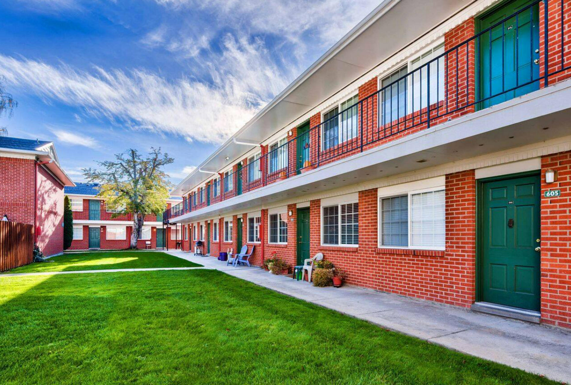 Boise Apartment: 300-333 S. Straughan Ave