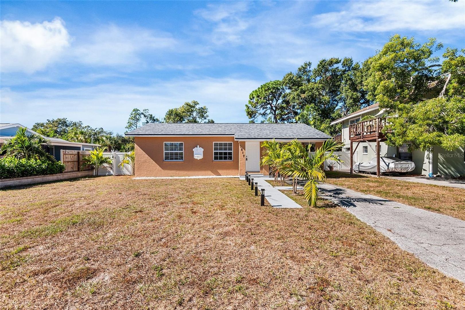 St Petersburg House: 1517 Gray St S.