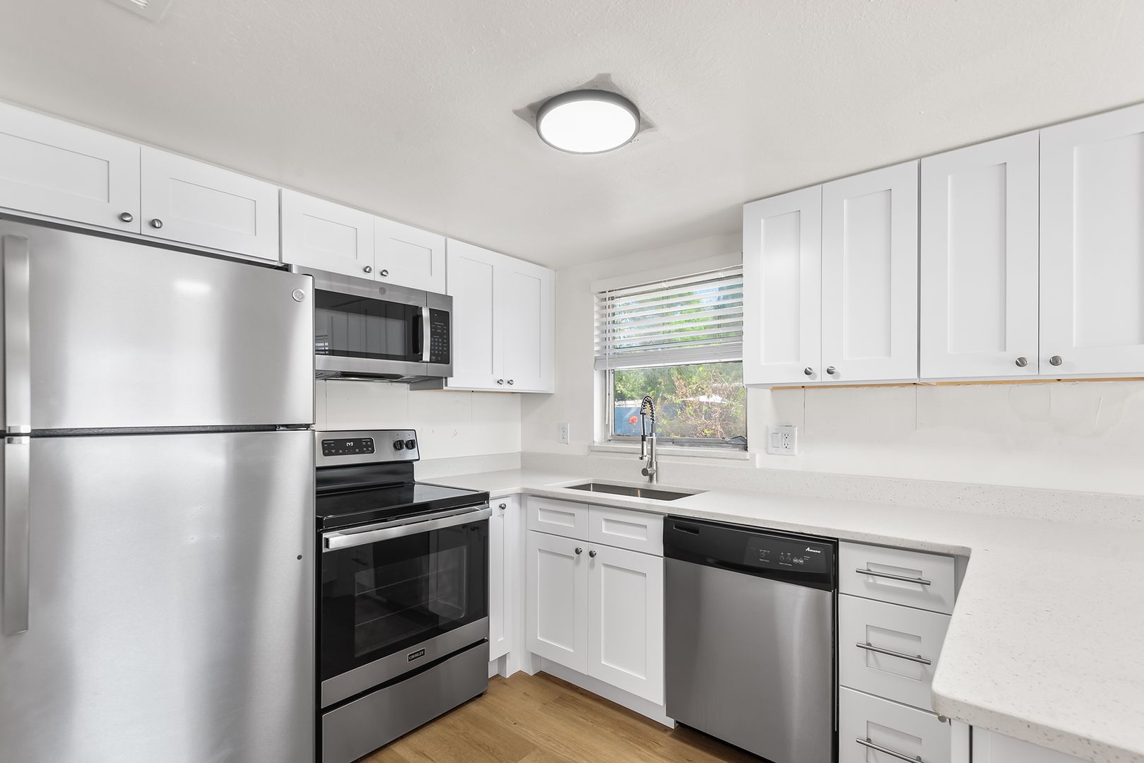 TWO BEDROOM APARTMENT AVAILABLE! 5 of 10