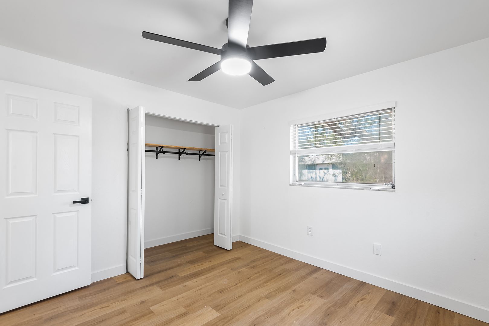 TWO BEDROOM APARTMENT AVAILABLE! 7 of 10