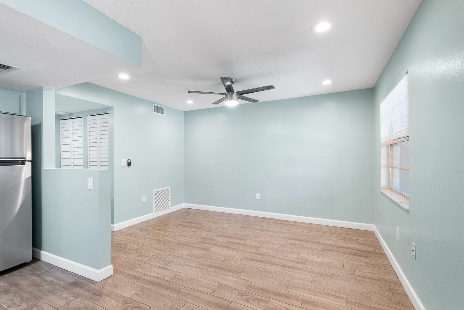 Saint Petersburg Apartment: 6262 Emerson Ave S.