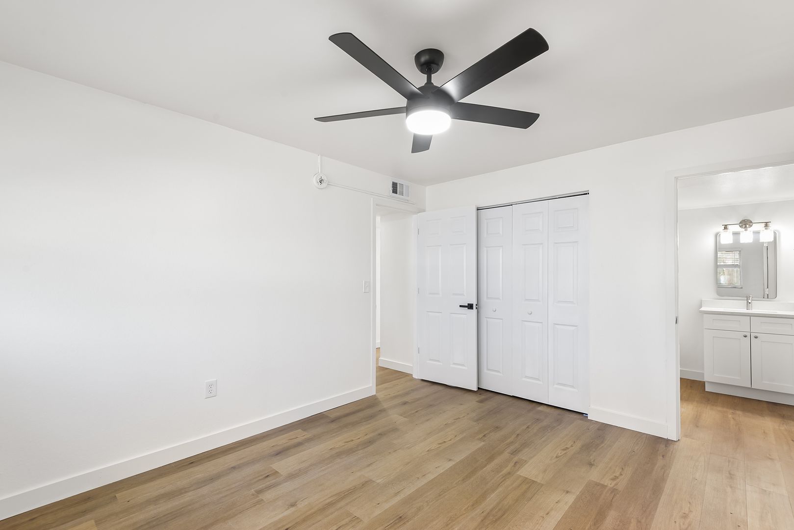 TWO BEDROOM APARTMENT AVAILABLE! 9 of 10