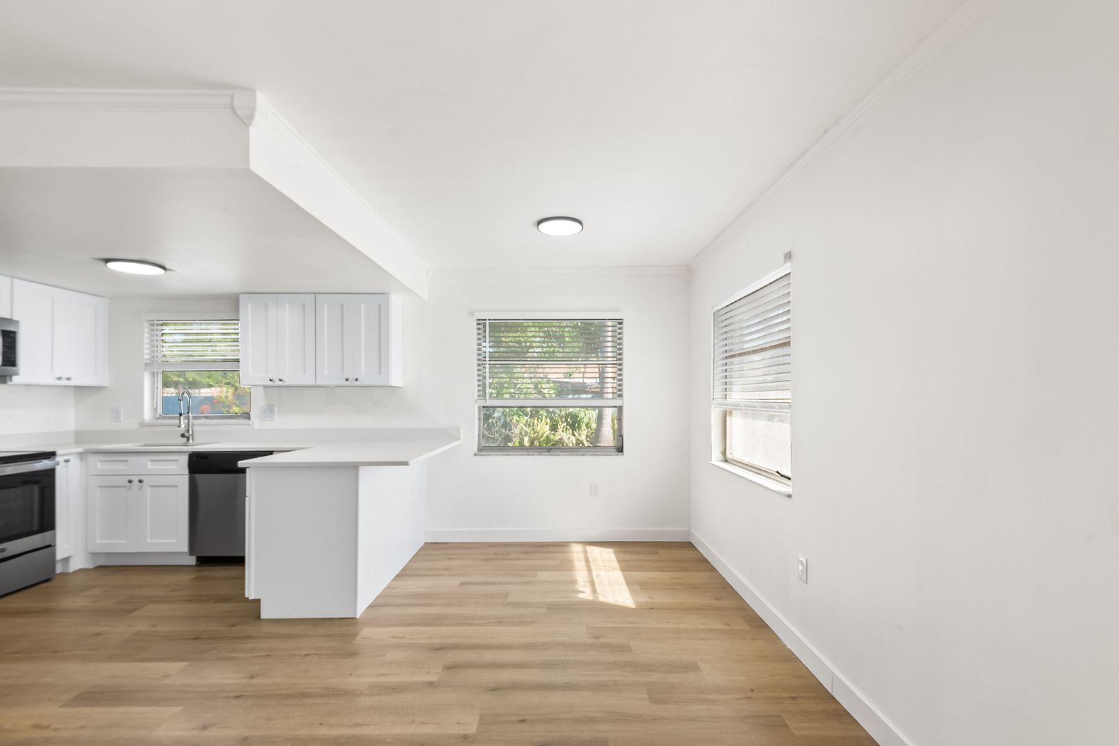 TWO BEDROOM APARTMENT AVAILABLE! 3 of 10