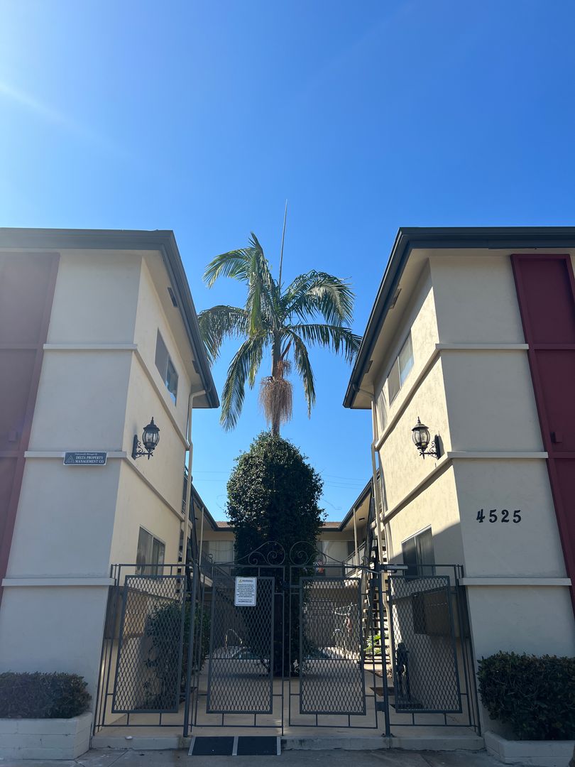 San Diego Apartment: 4525 Rainier Ave