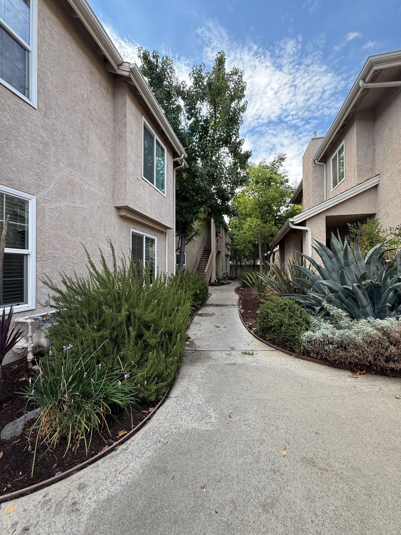 Temecula Apartment: 28465 Felix Valdez Road