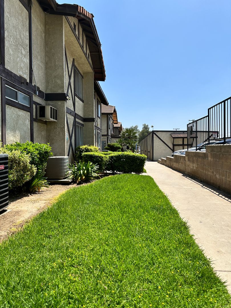 San Bernardino Apartment: 1683 Pumalo Street