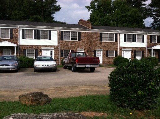 1932 Oxford Rd, Apt E – photo 1