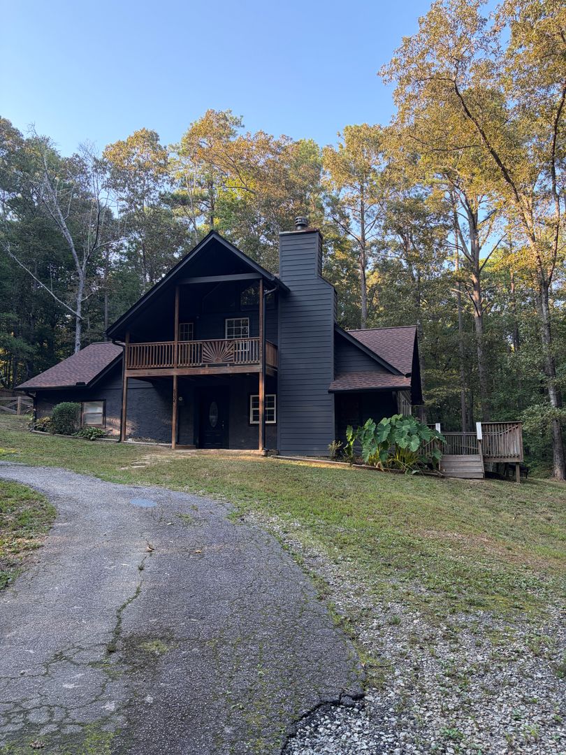 Winston House: 5134 Post Rd
