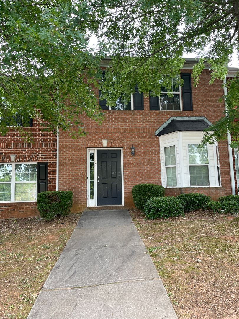Douglasville House: 7712 Autry Circle