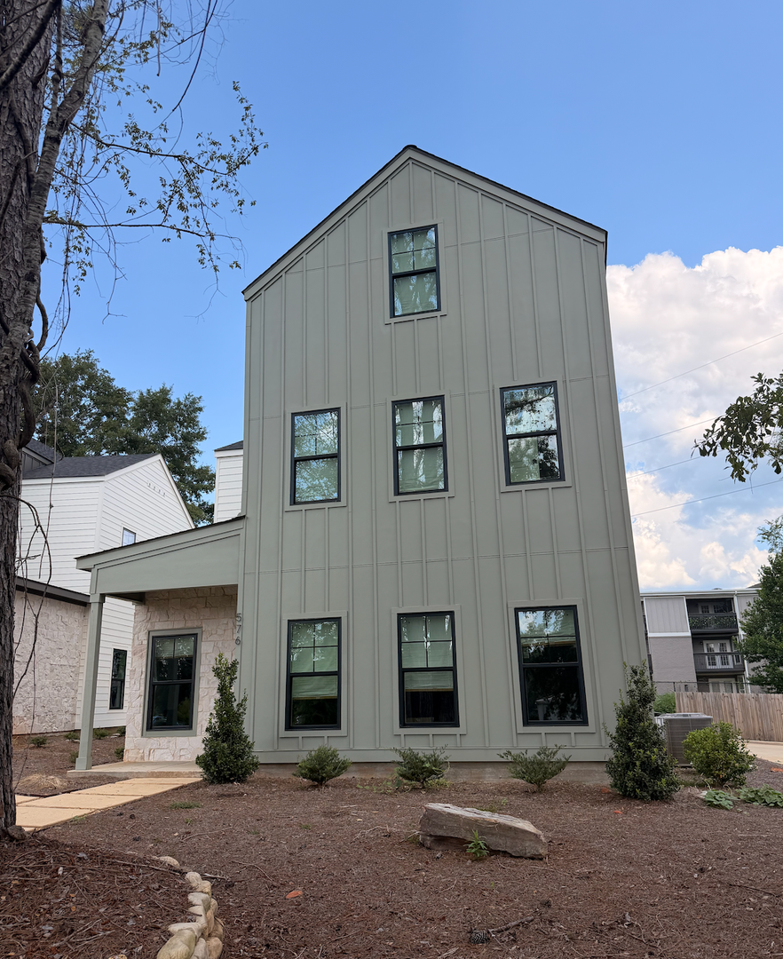 Auburn House: 576 Pride Avenue