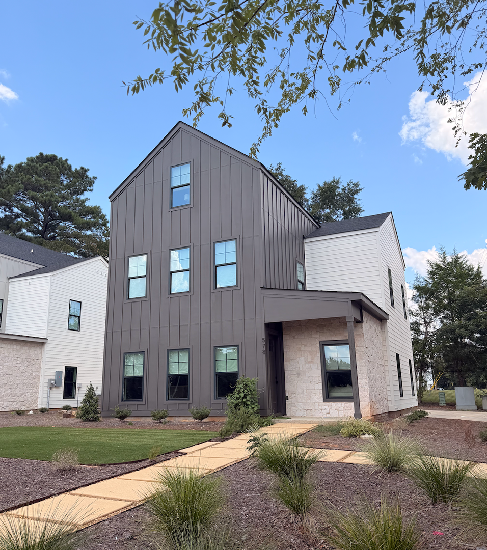Auburn House: 578 Pride Avenue
