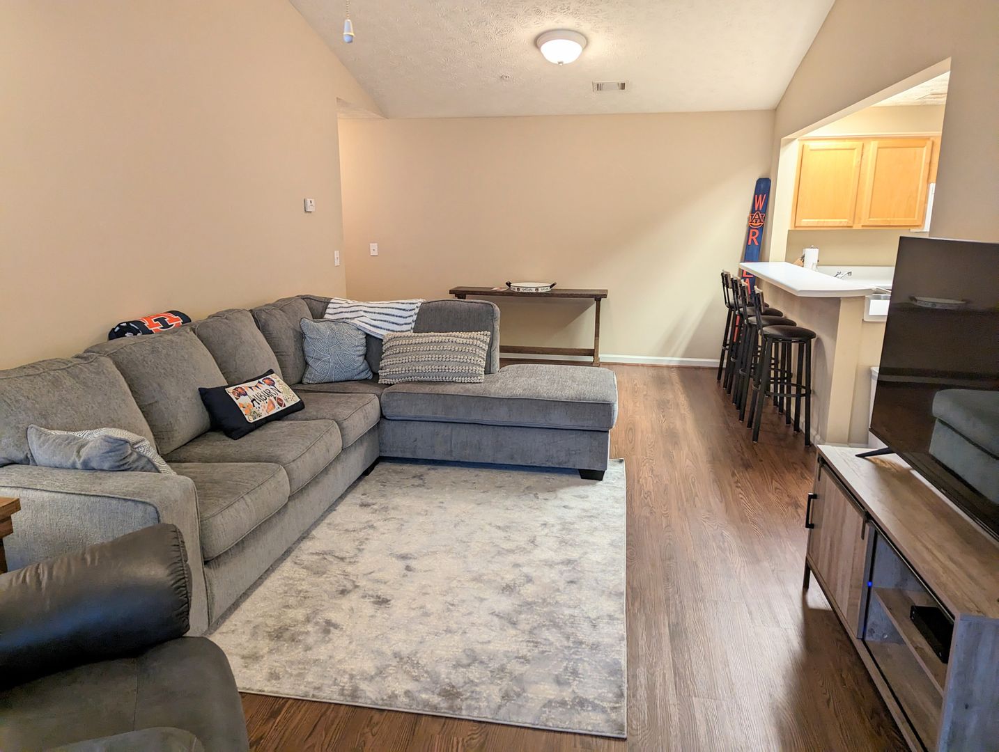 Auburn Apartment: 1114 S. College Unit 3304