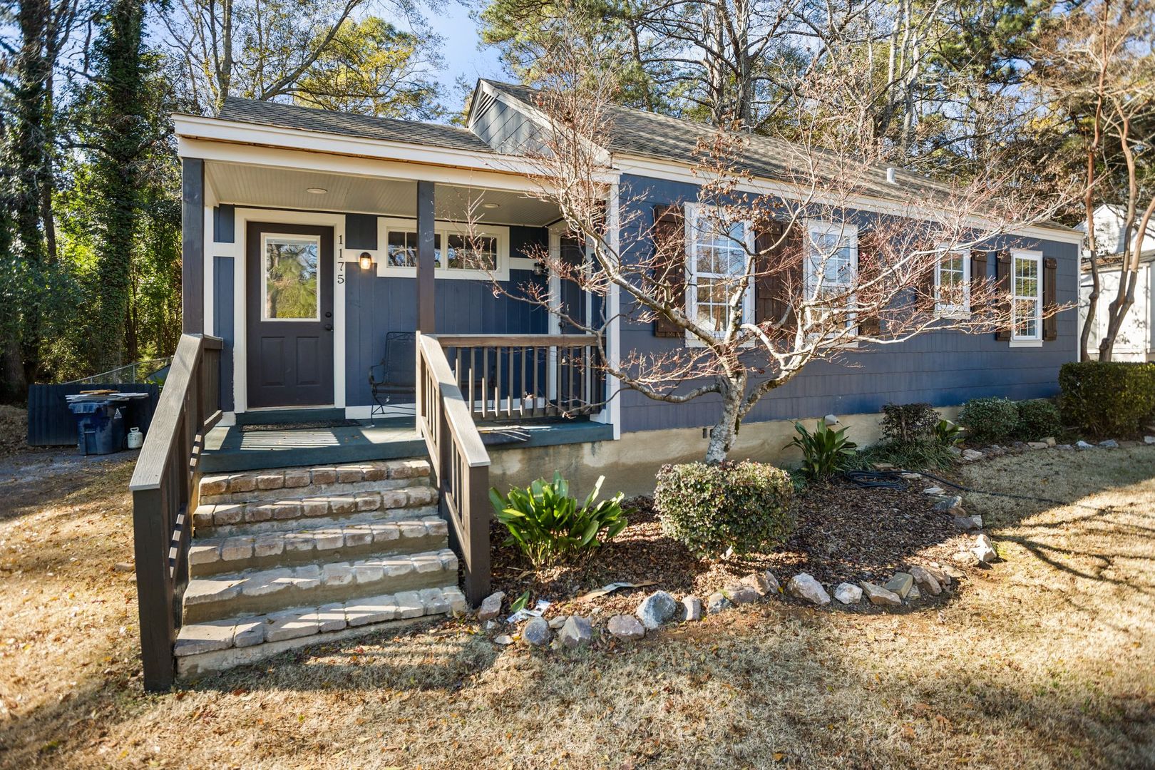 Auburn House: 1175 Lakeview Dr