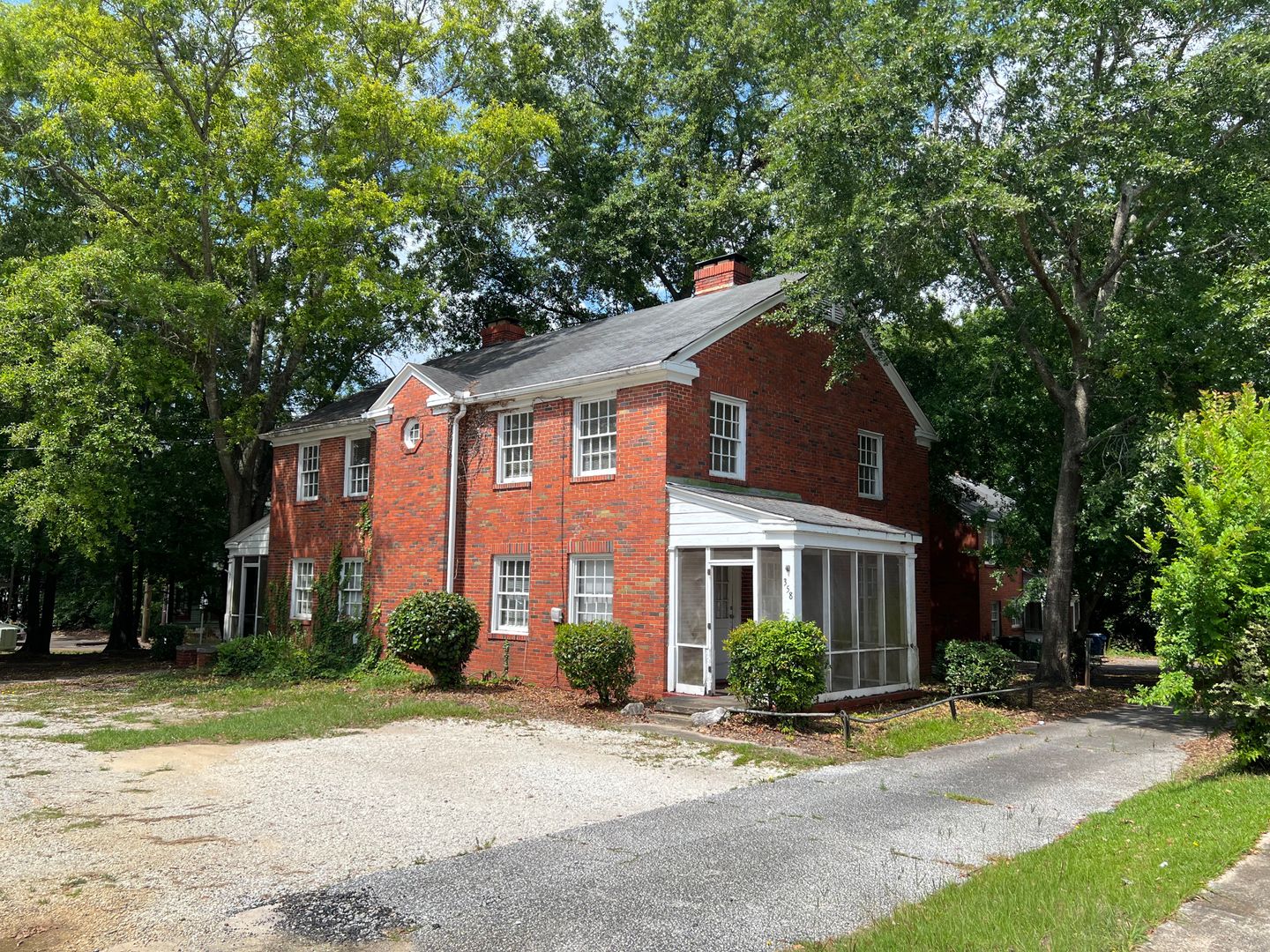 Auburn House: 358 Armstong Street