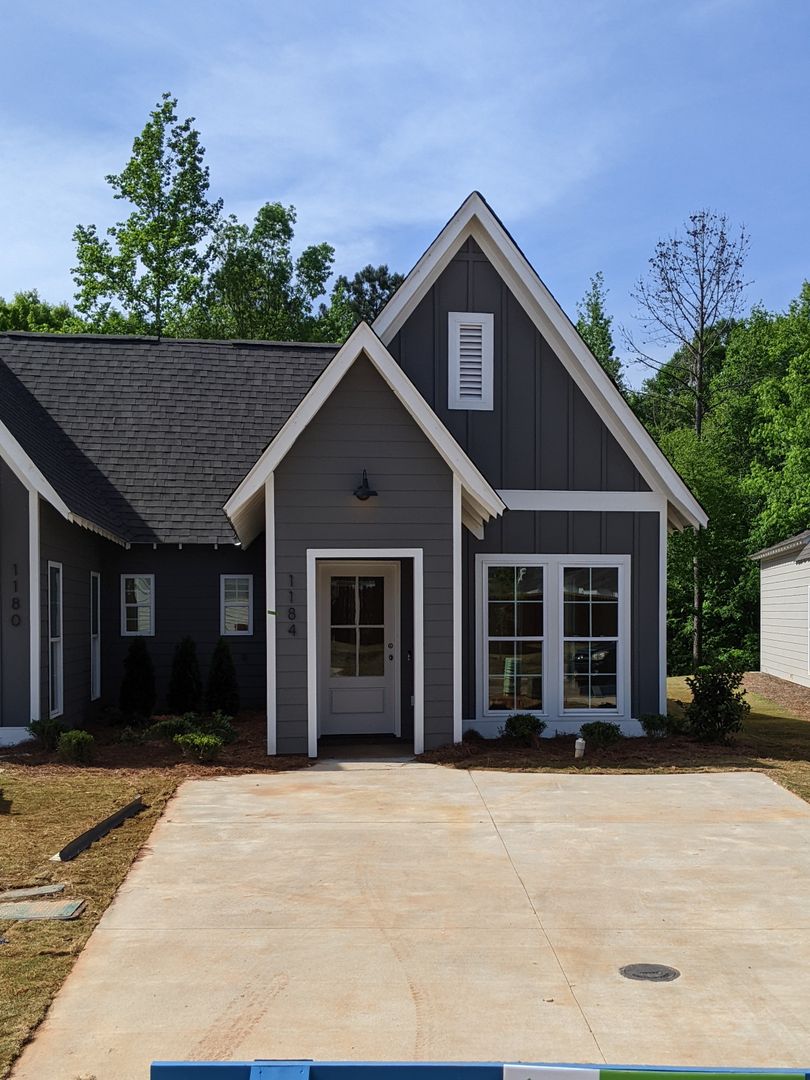 Opelika House: 1180 Burrow Circle