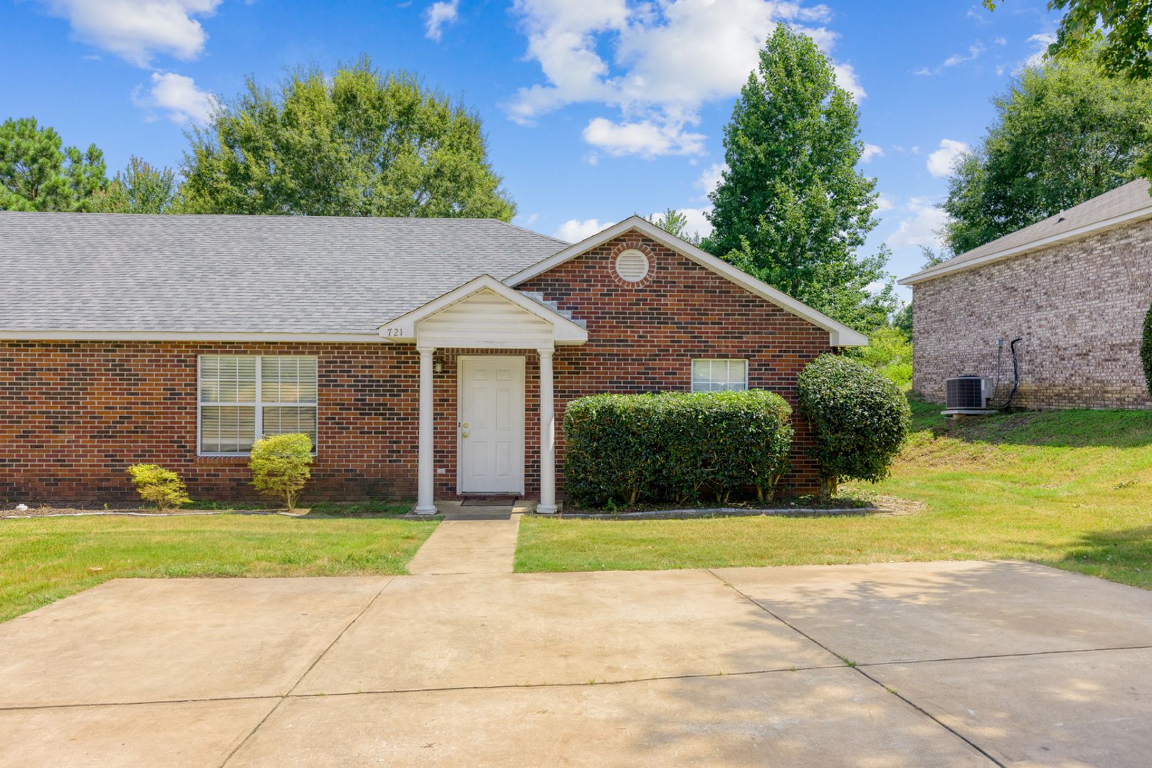Auburn House: 721 Ethan Lane