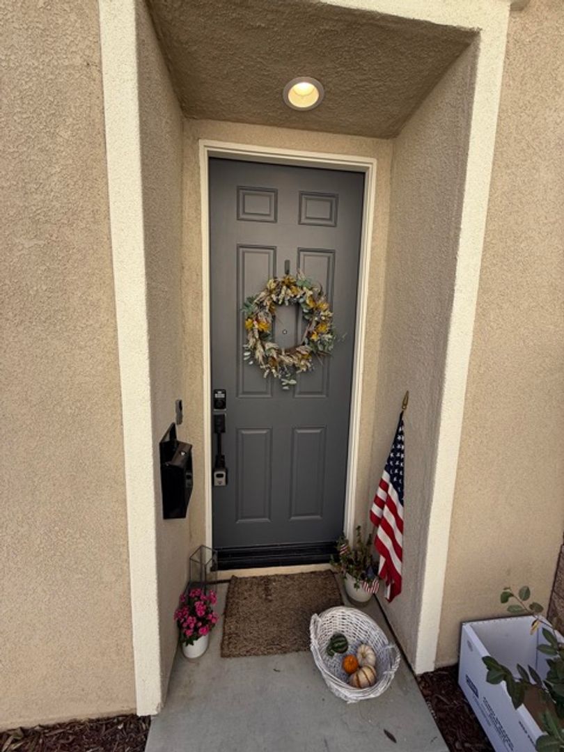 Winchester House: 30411 Ridgecrest Rd