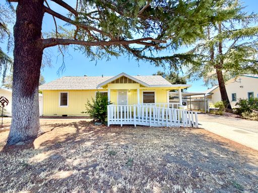 Charming 3 Bedroom Home with Included Landscaping, Spacious Backyard & Carport – photo 1