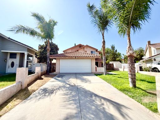 Charming 3 Bedroom 2.5 Bathroom Corner Lot Home with Private Primary Balcony & Spacious Backyard – photo 1