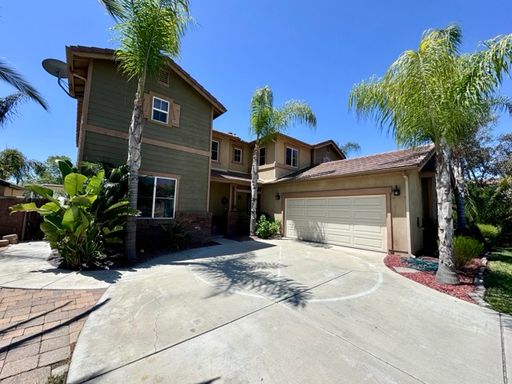 Large 5 Bedroom Home with Included SOLAR, Den & Loft – photo 1