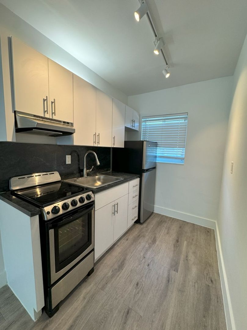 Miami Beach Apartment: 1035 9th St