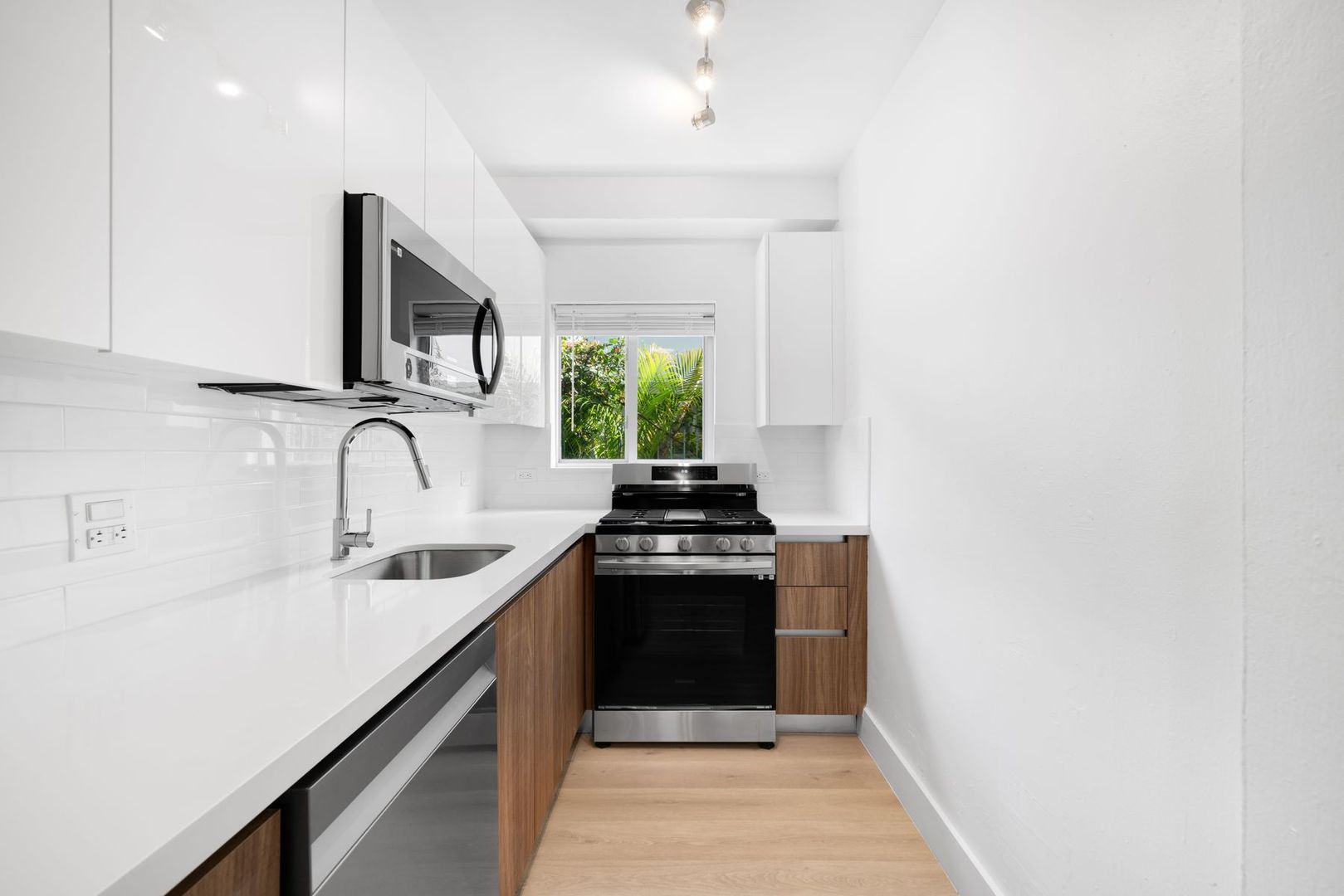 Miami Beach Apartment: 1035 9th St