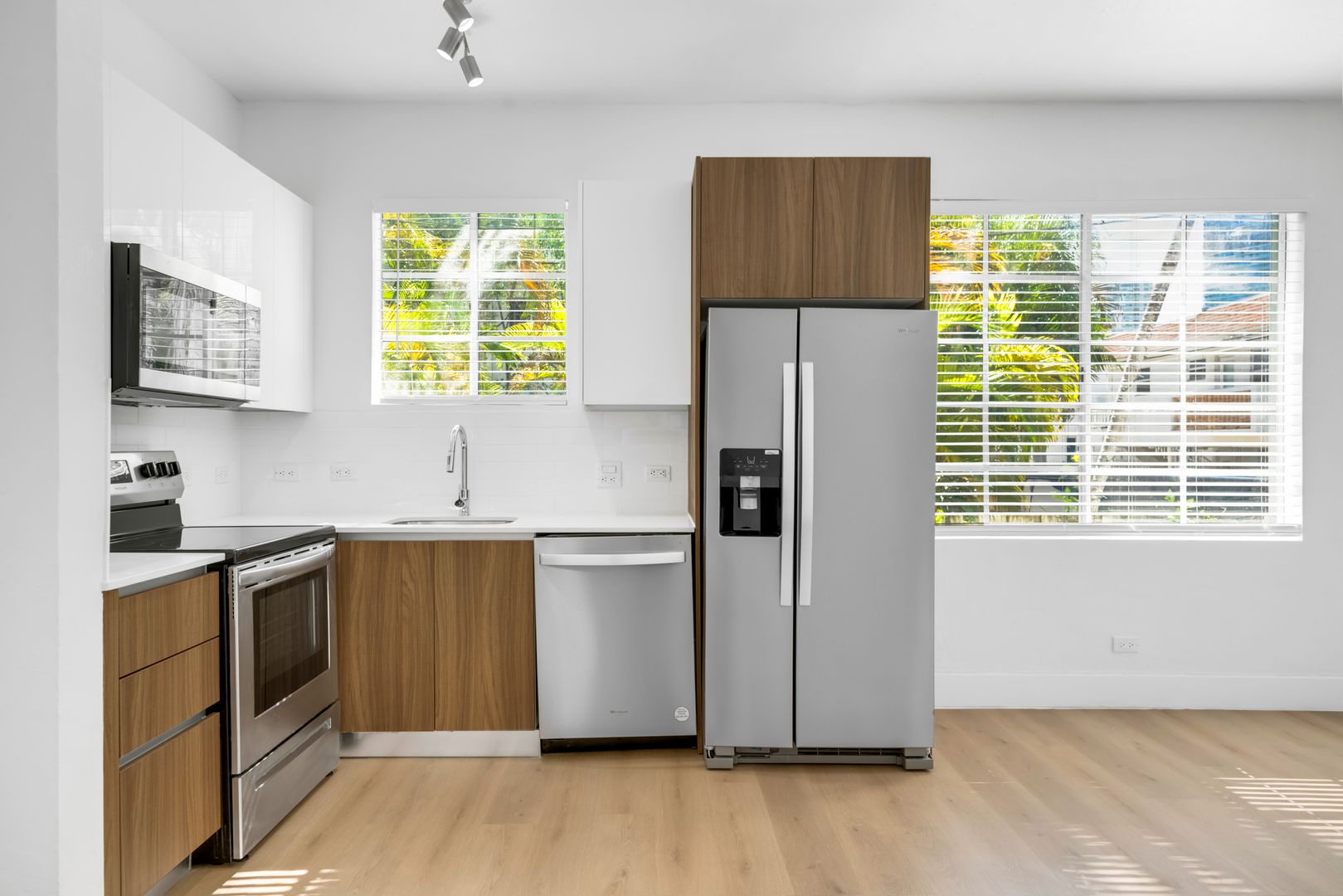 Miami Beach Apartment: 940 Jefferson Ave