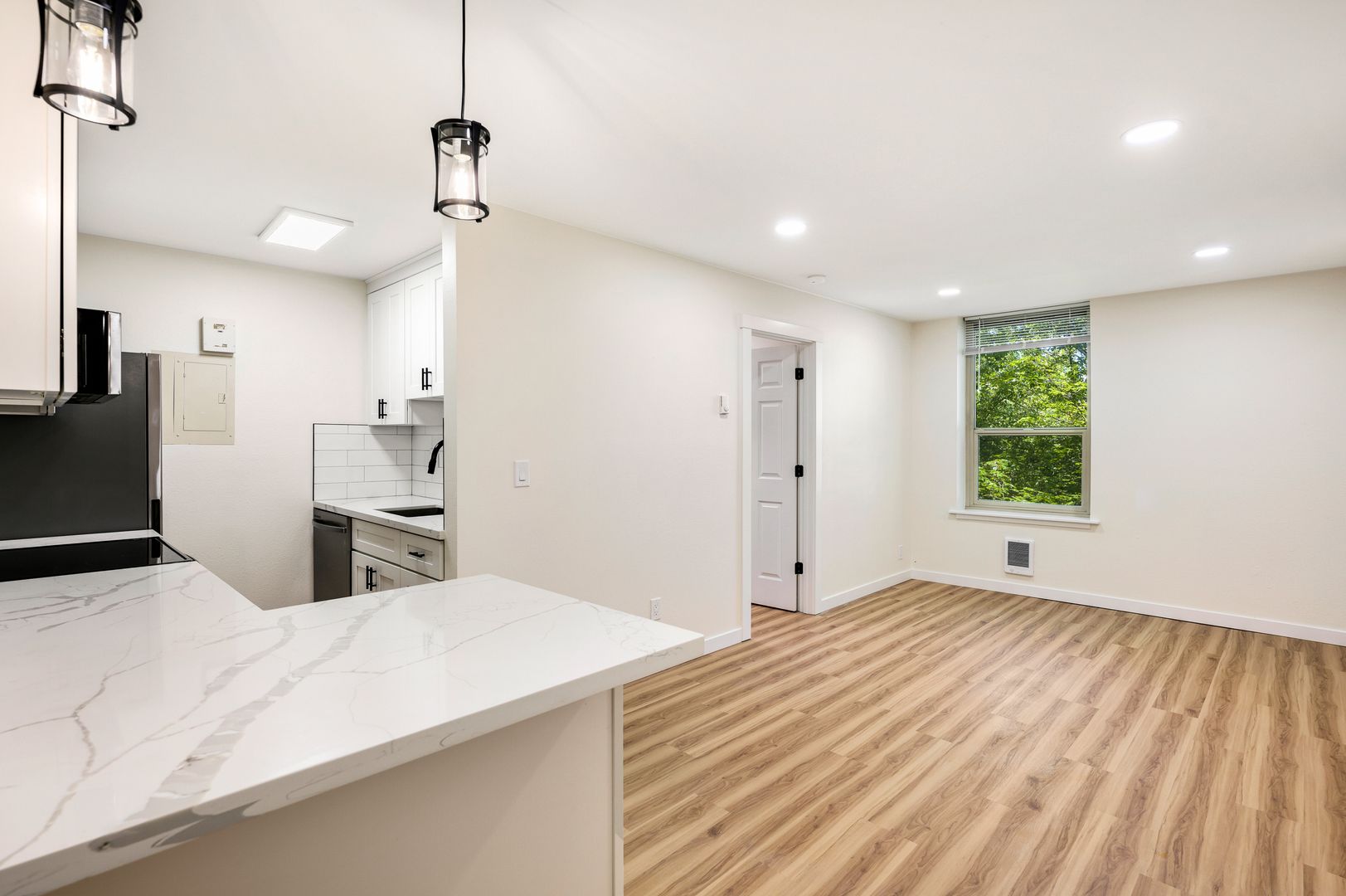 Seattle Apartment: 2021 NW 58th Street