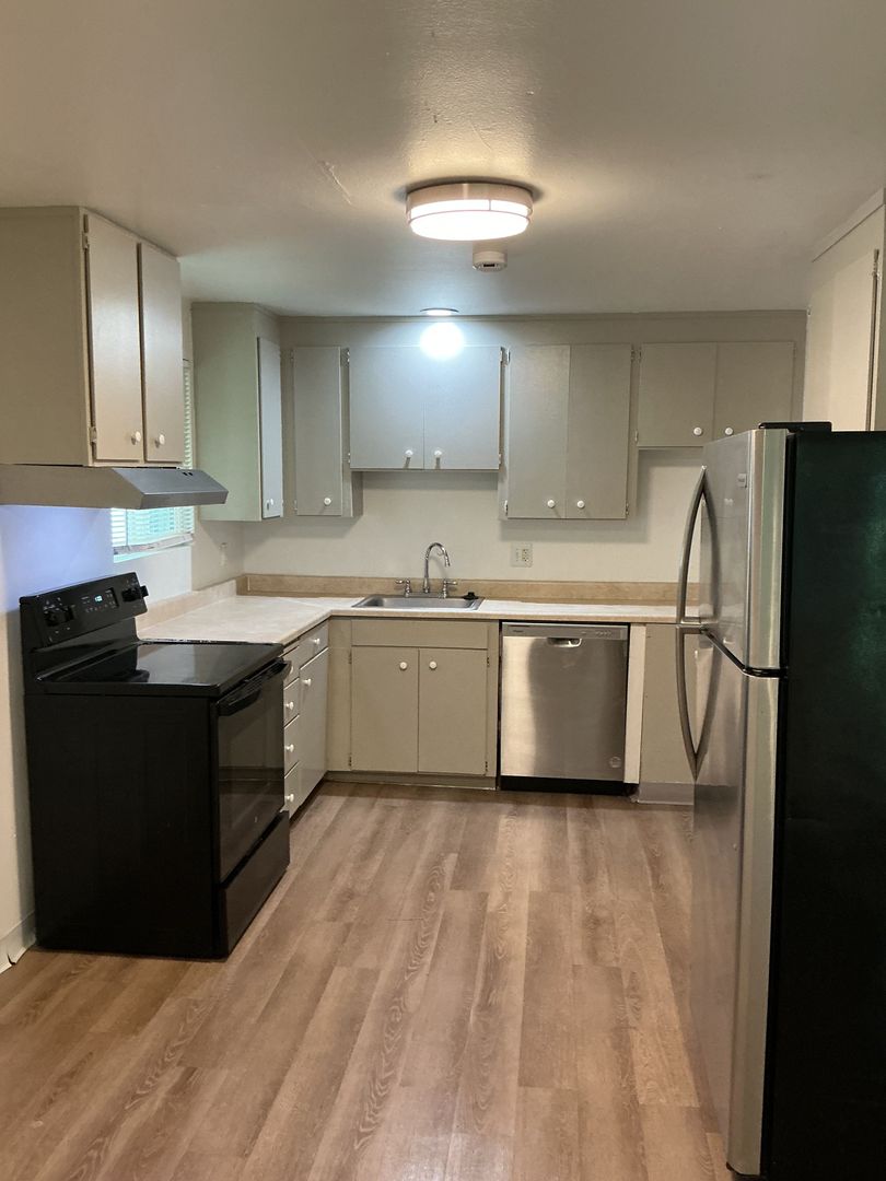 Tukwila Apartment: 14081 58th Avenue S
