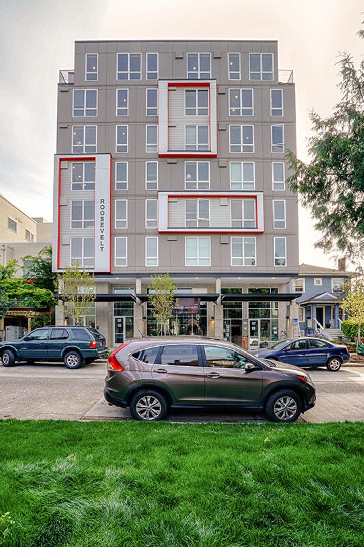 Seattle Apartment: 6404 9th Ave NE
