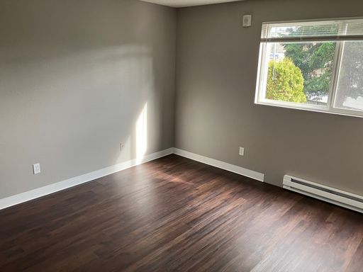 ONE MONTH FREE RENT on Beautiful, Large 2 Bedroom in Bellevue! Private Patio, Free Parking, & Pets Welcome! – photo 1
