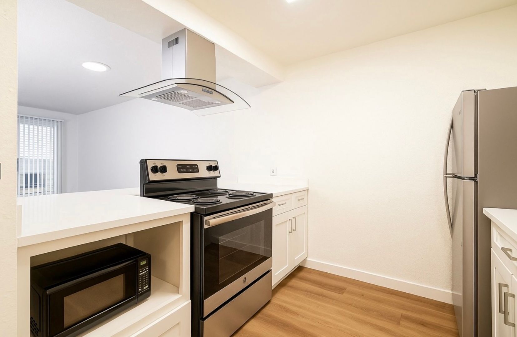 Everett Apartment: 5701 & 5707 Highway Place