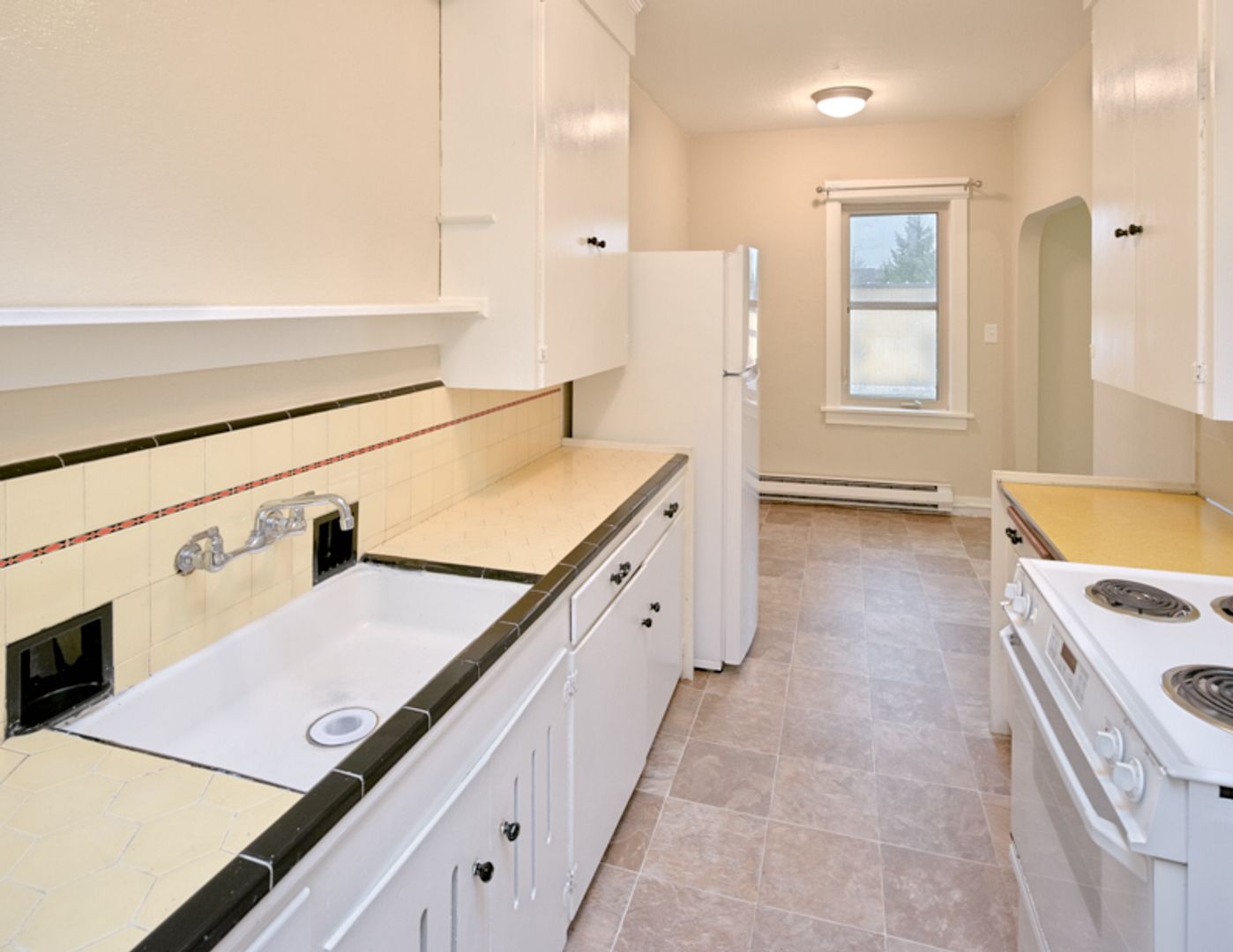 Kent Apartment: 220 West Meeker Street