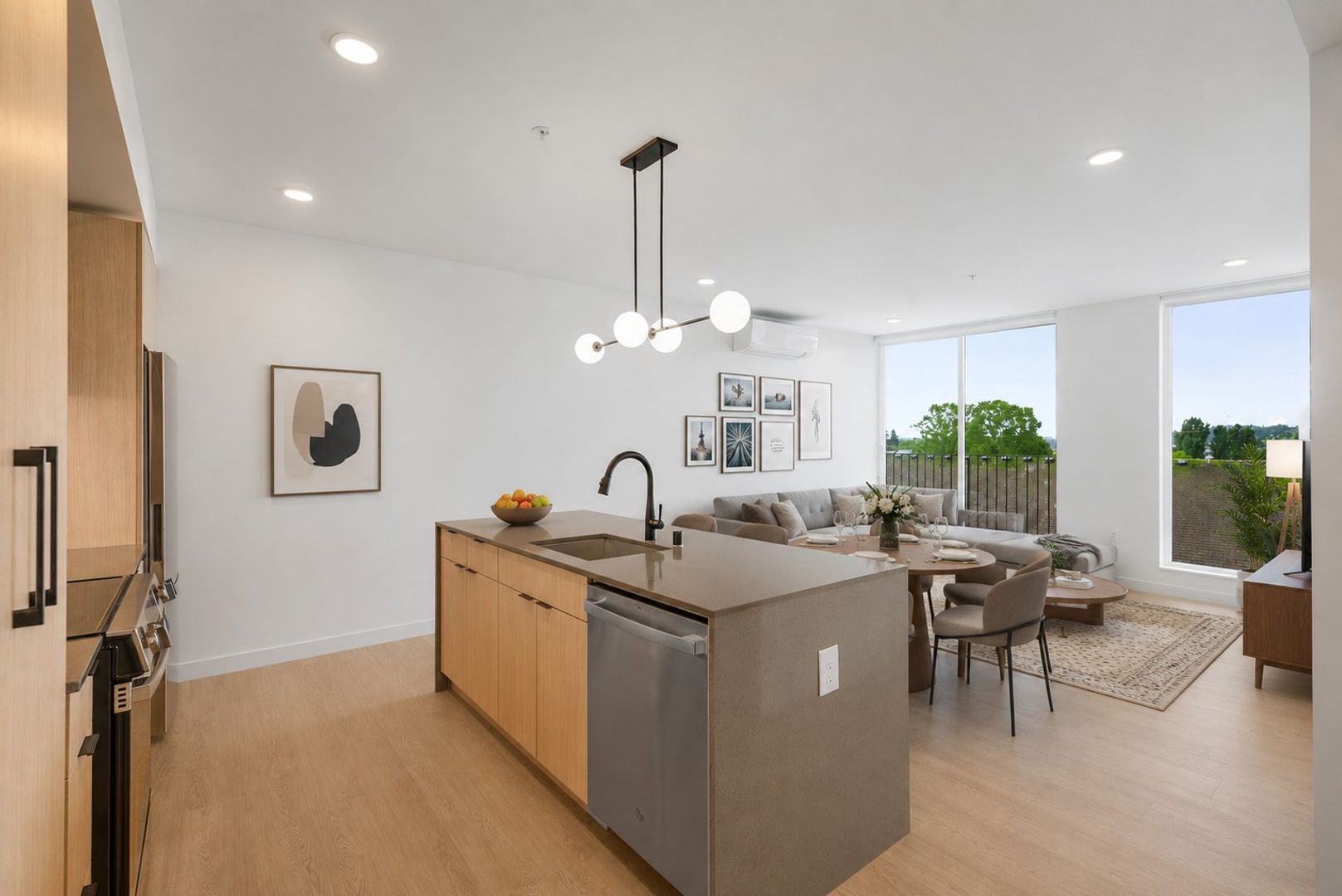 Seattle Apartment: 404 16th Ave S