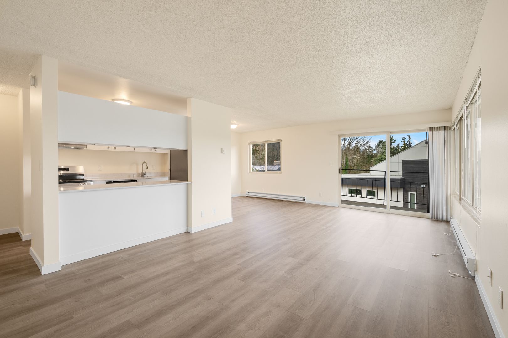 Seattle Apartment: 3119 & 3201 W Commodore Way