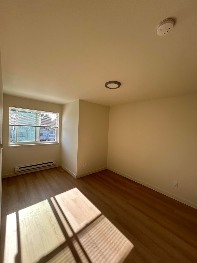 Seattle Apartment: 3624 Phinney Ave N