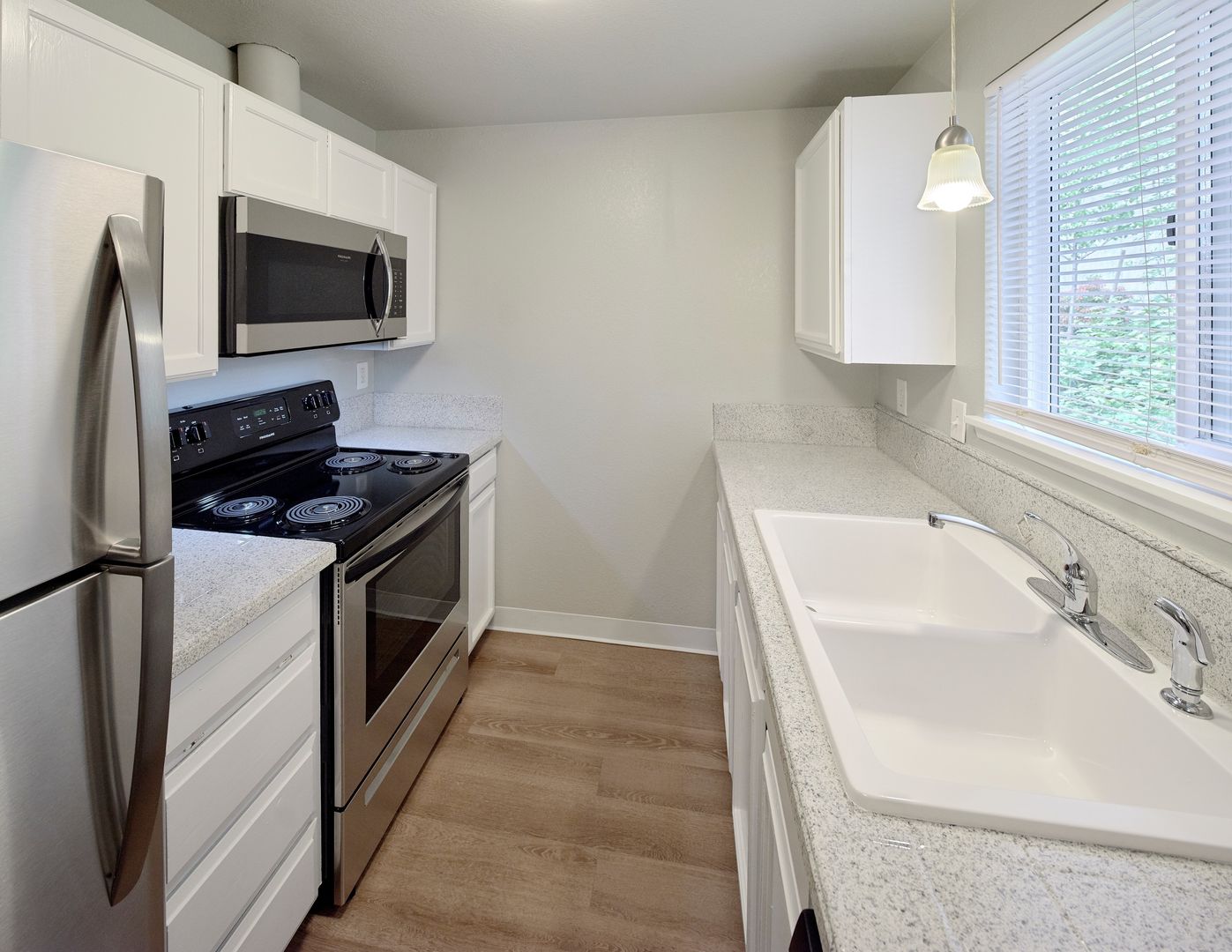 Mountlake Terrace Apartment: 5407 244th St SW