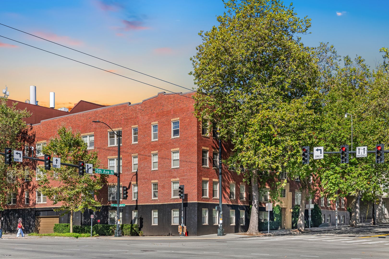 Seattle Apartment: 605 5th Ave N