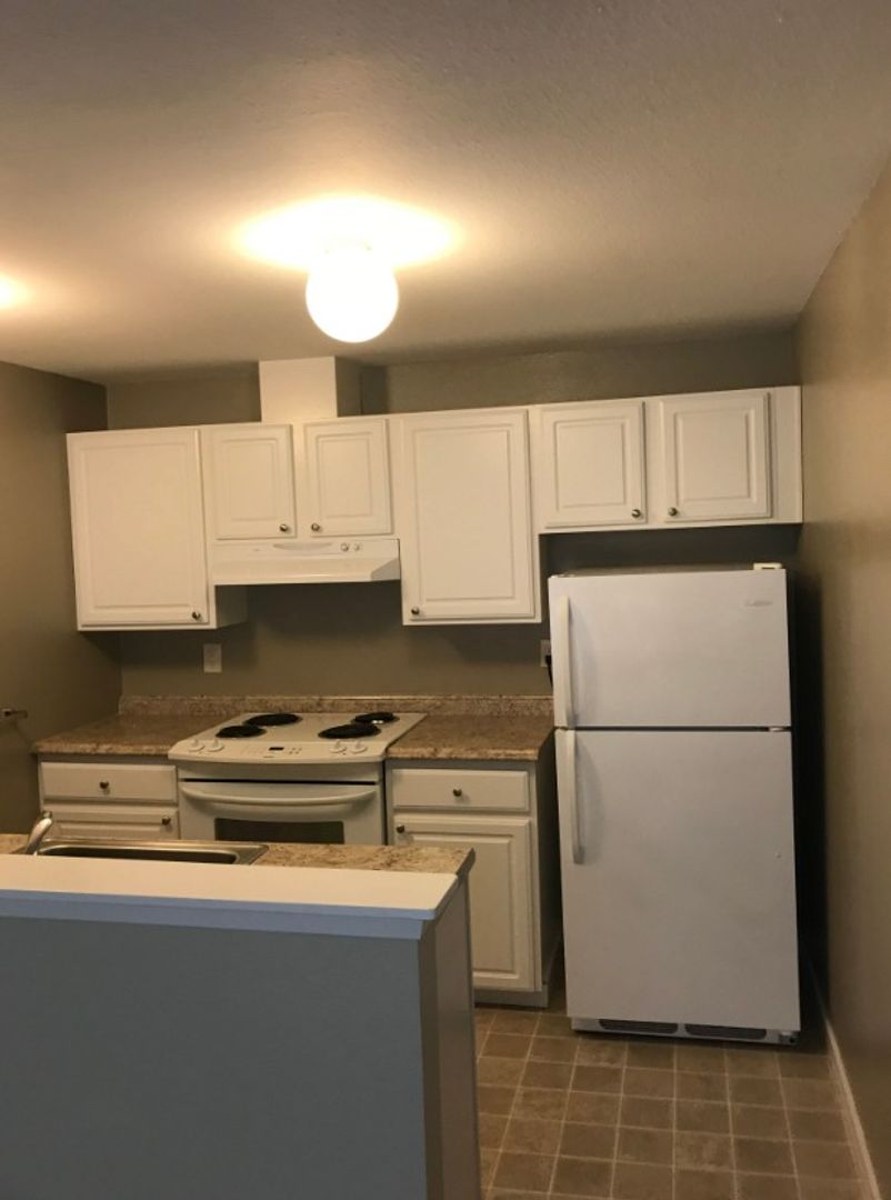 Bothell Apartment: 10144 NE 187th St.