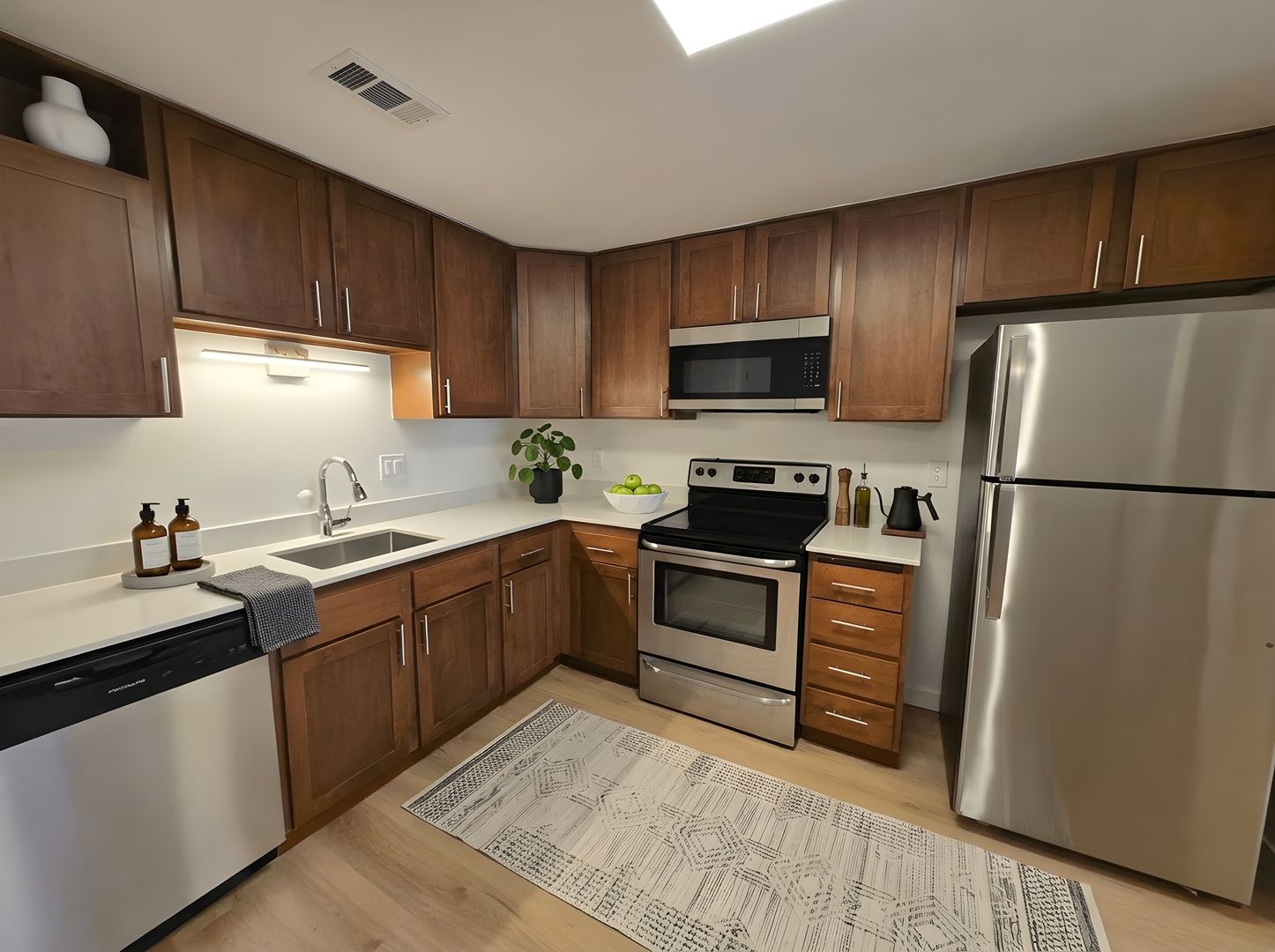 Seattle Apartment: 3025 NE 137th St