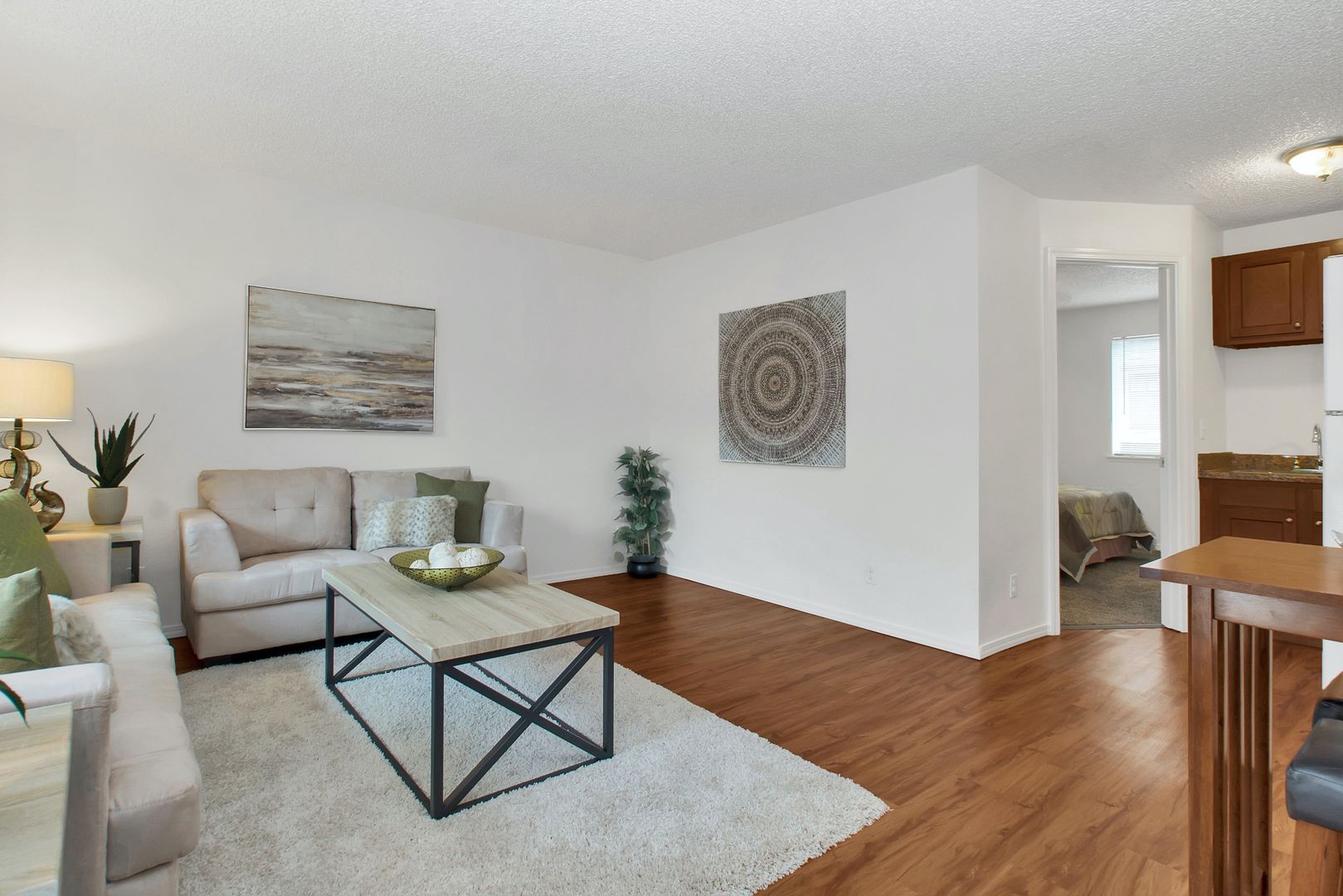Lacey Apartment: 948 Neil Street NE