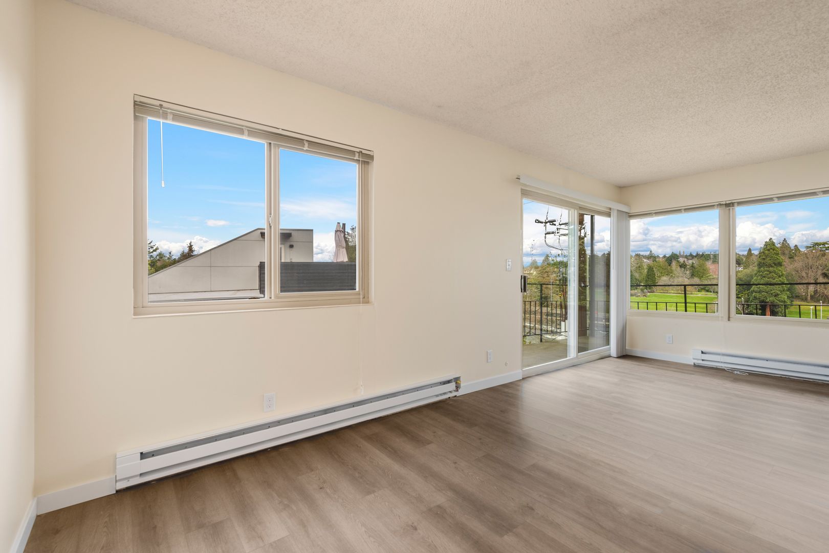 Seattle Apartment: 3119 & 3201 W Commodore Way