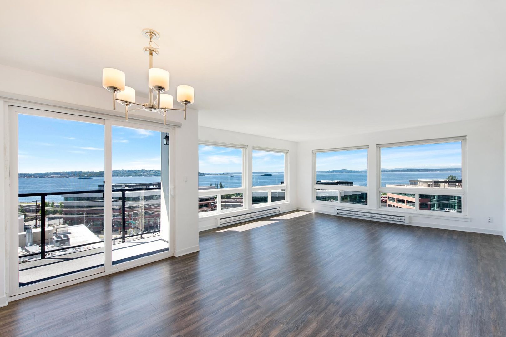 Seattle Apartment: 411 W Republican ST