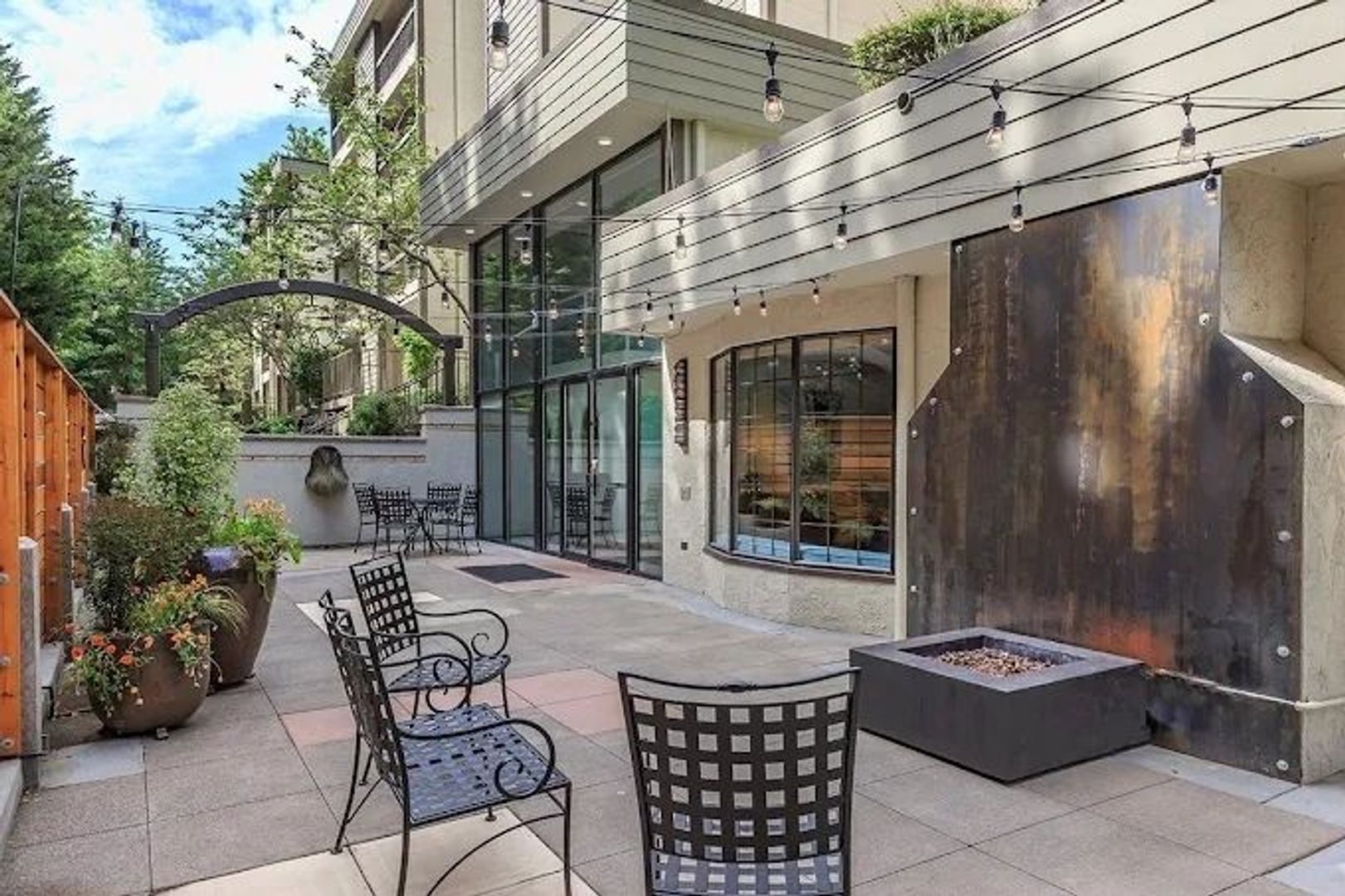 Seattle Apartment: 3025 NE 137th St