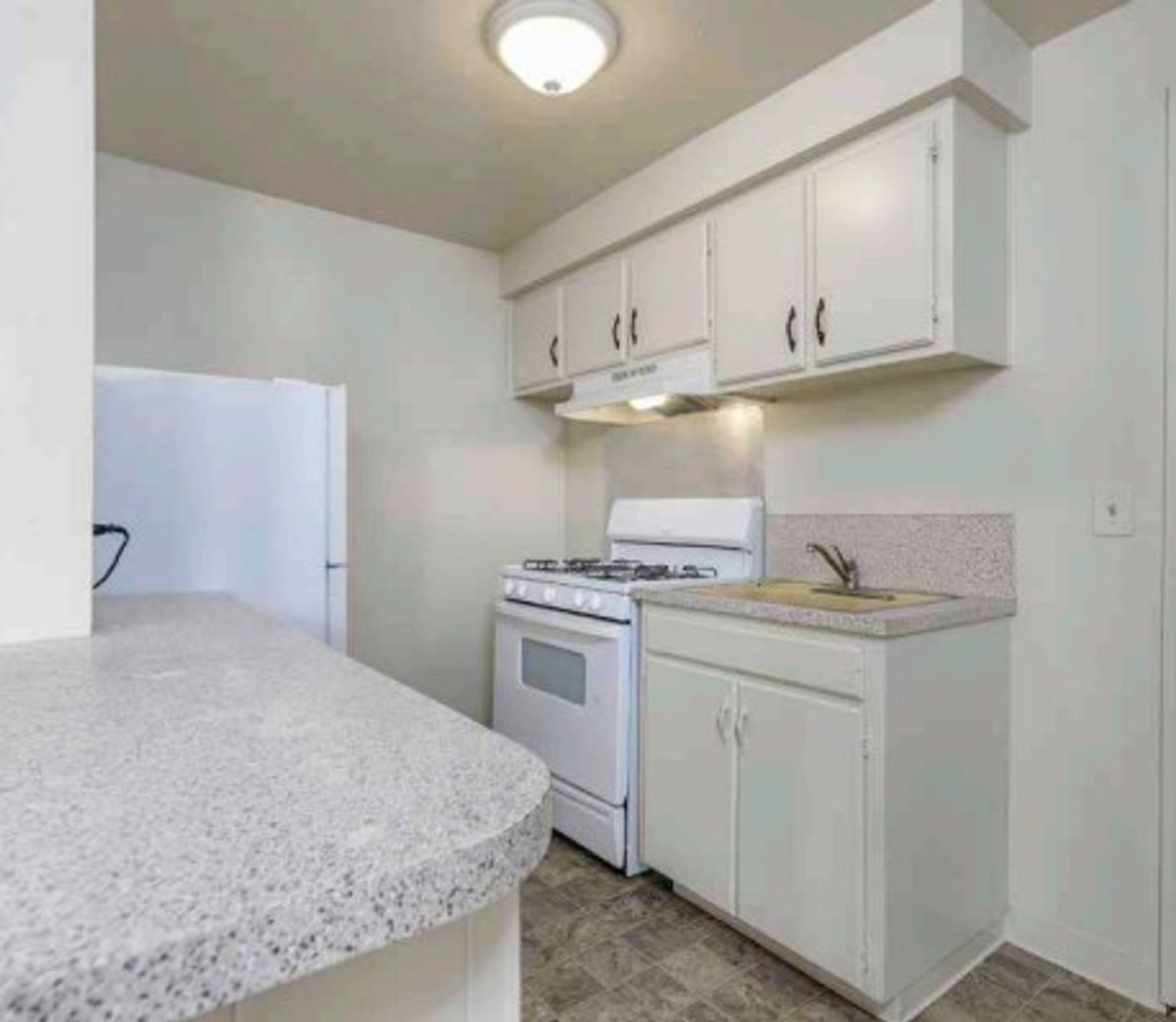 Centralia Apartment: 522 N Iron St