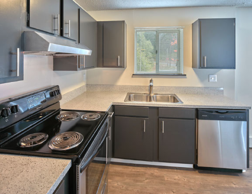 Spacious 1BR in West Seattle - Updated w/ Parking + Courtyard - 7 weeks FREE! – photo 1