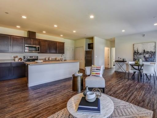 Large 2 Bedroom, 2 Bathroom, Washer and Dryer in Unit, Great Location!