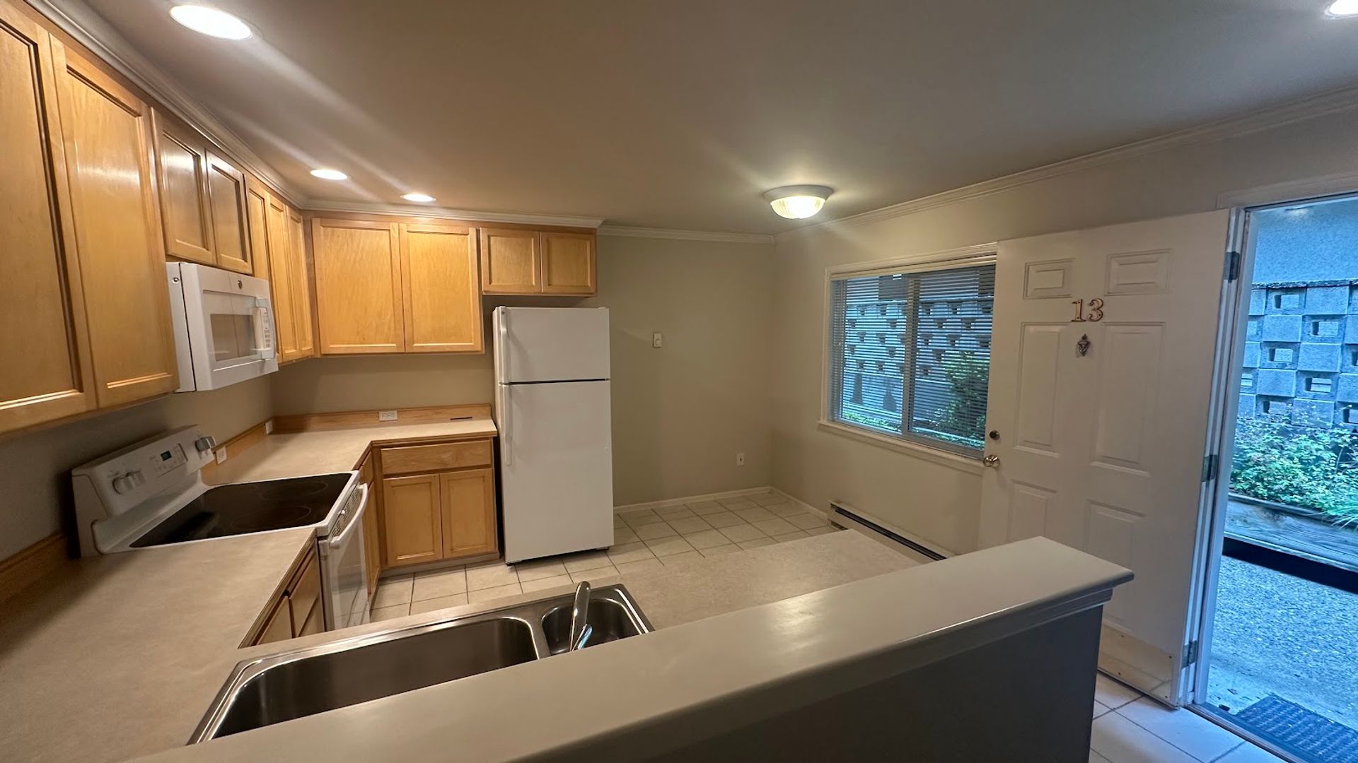 Seattle Apartment: 2032 43rd Ave East